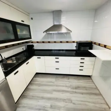 Продажа апартаментов на среднем этаже в Estepona