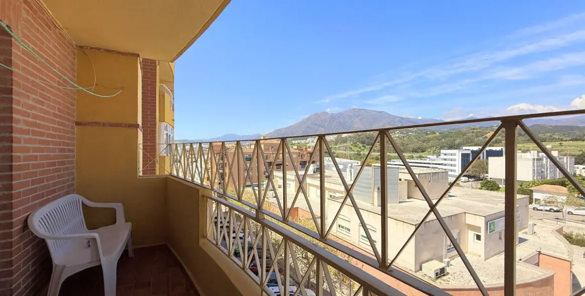 Sale of middle floor apartment in Estepona 1