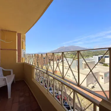 Venta de apartamento en planta media en Estepona