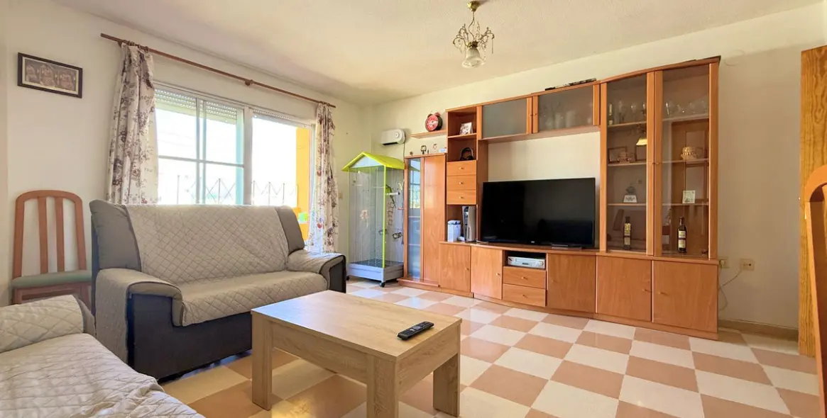 Sale of middle floor apartment in Estepona 4