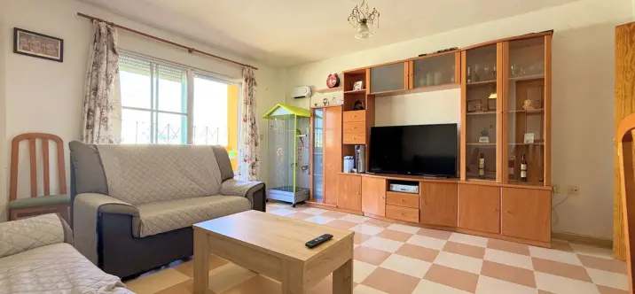 Venta de apartamento en planta media en Estepona 3