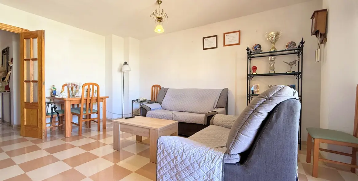 Sale of middle floor apartment in Estepona 5