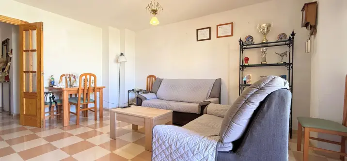 Venta de apartamento en planta media en Estepona 4