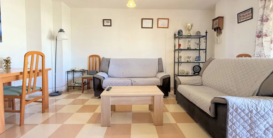 Sale of middle floor apartment in Estepona 6