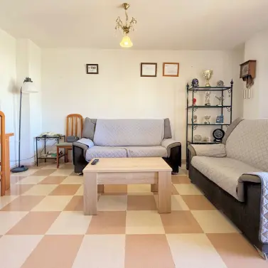Venta de apartamento en planta media en Estepona