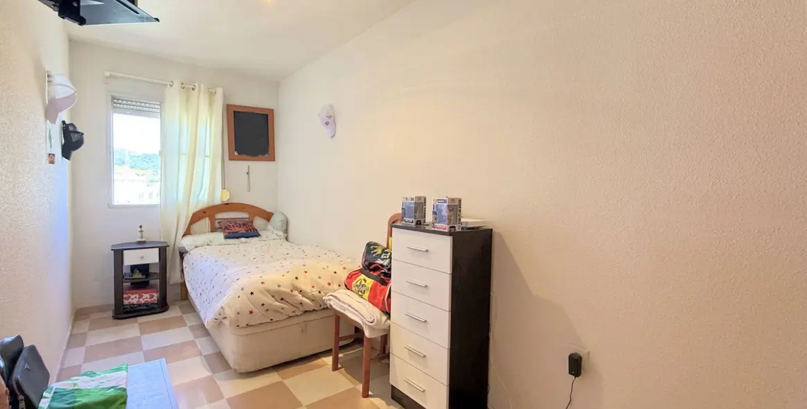 Sale of middle floor apartment in Estepona 17