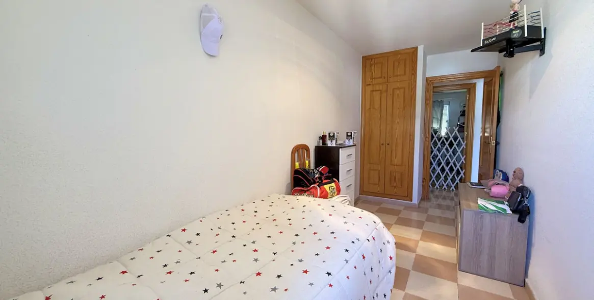 Sale of middle floor apartment in Estepona 18