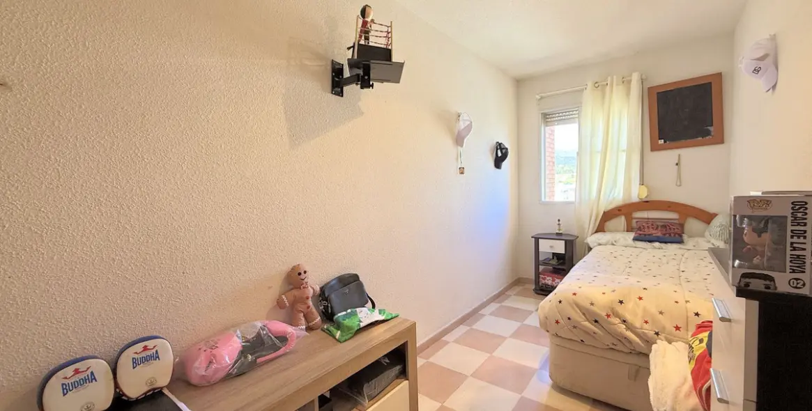 Sale of middle floor apartment in Estepona 19