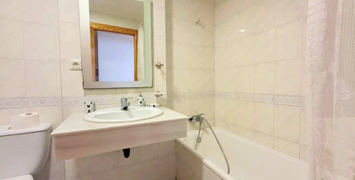 Sale of middle floor apartment in Estepona 21