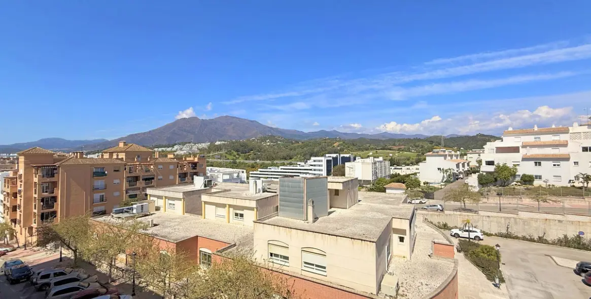 Sale of middle floor apartment in Estepona 26