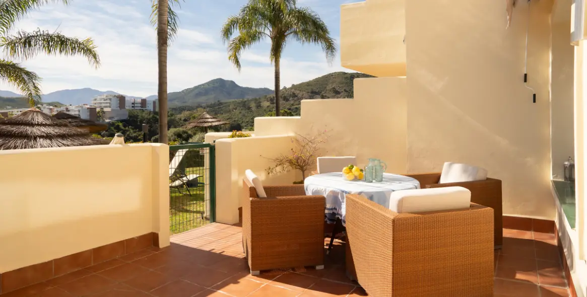 Sale of ground floor apartment in Benahavís 1
