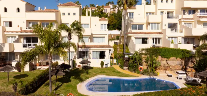 Sale of ground floor apartment in Benahavís 1