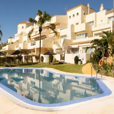 Sale of ground floor apartment in Benahavís