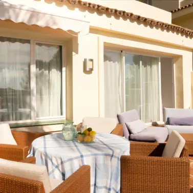 Sale of ground floor apartment in Benahavís