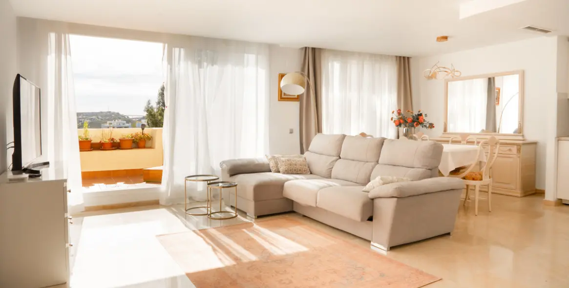 Sale of ground floor apartment in Benahavís 12