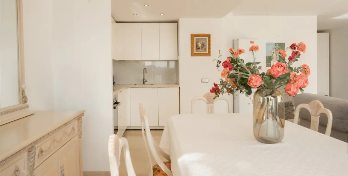 Sale of ground floor apartment in Benahavís 18