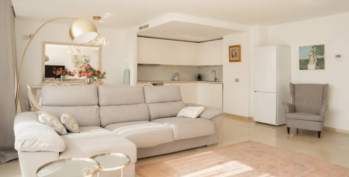 Sale of ground floor apartment in Benahavís 19