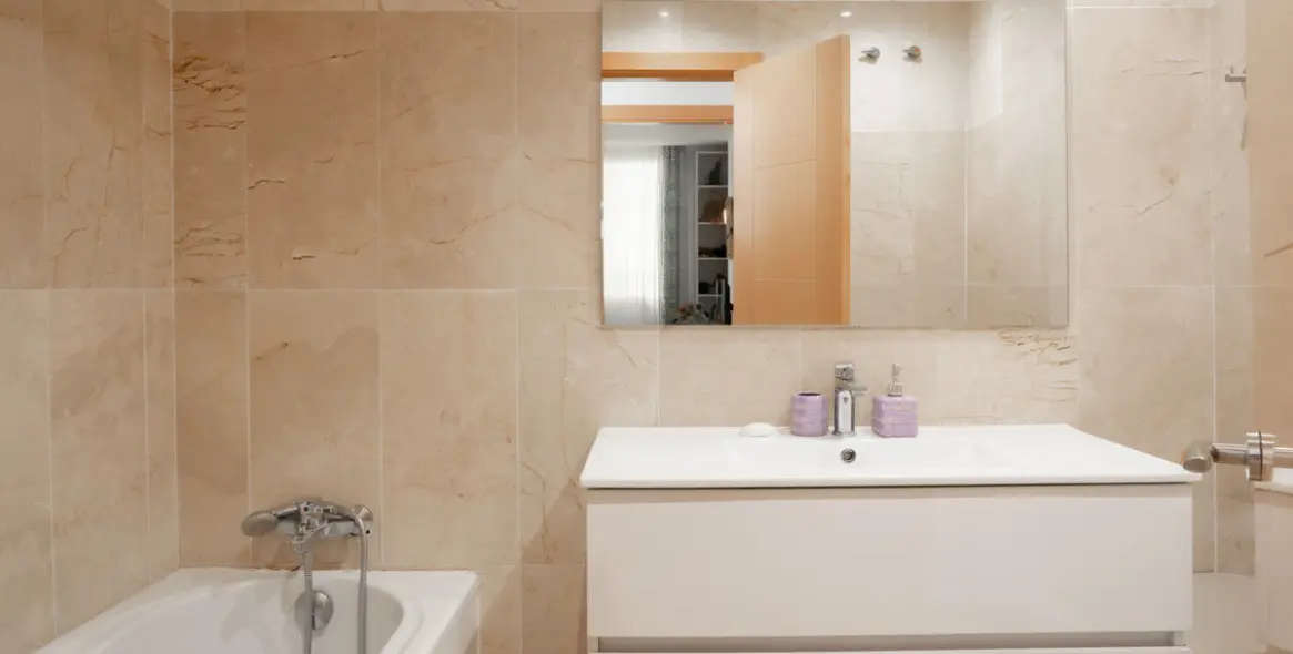 Sale of ground floor apartment in Benahavís 26