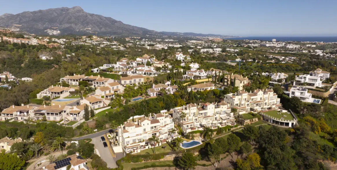 Sale of ground floor apartment in Benahavís 50