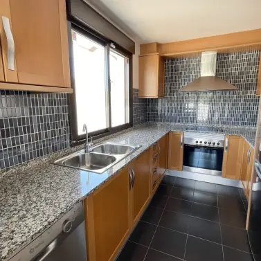 Venta de apartamento en planta media en New Golden Mile