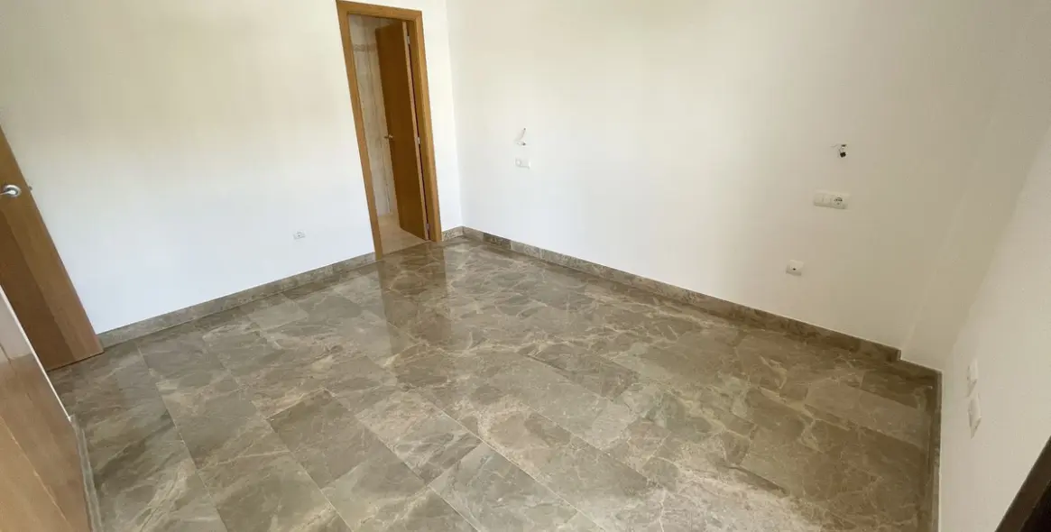 Sale of middle floor apartment in New Golden Mile 8