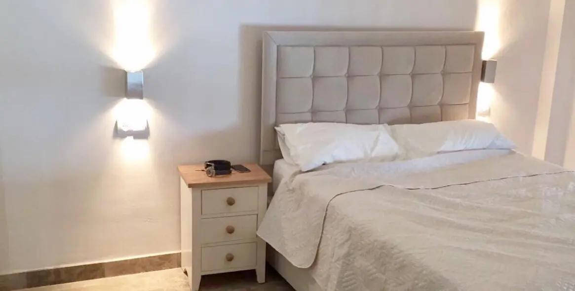 Sale of middle floor apartment in New Golden Mile 9