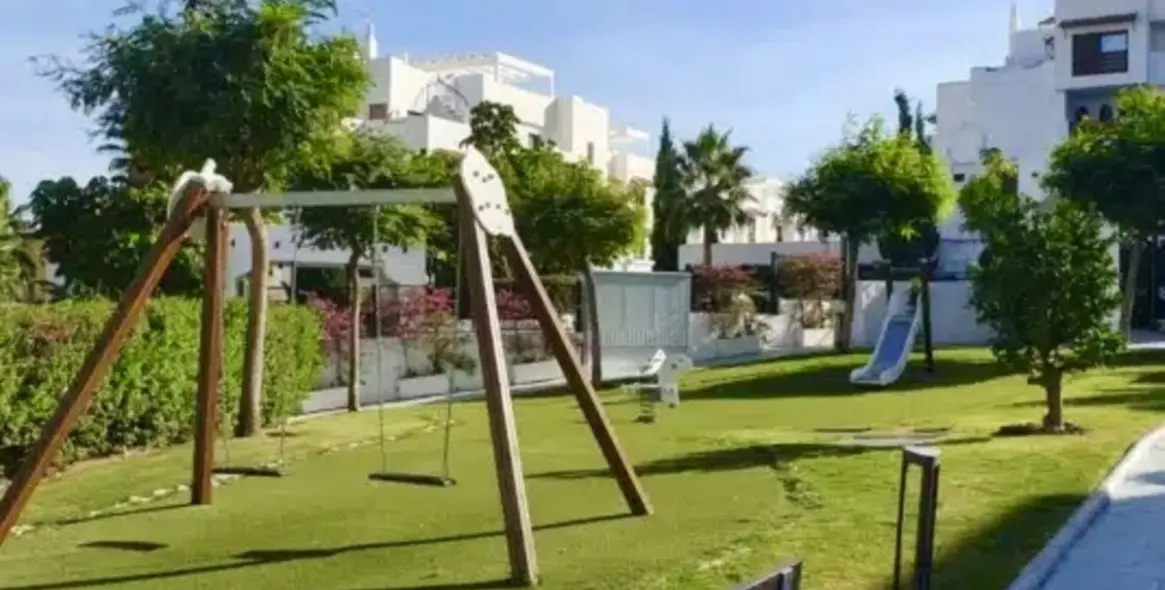 Sale of middle floor apartment in New Golden Mile 14