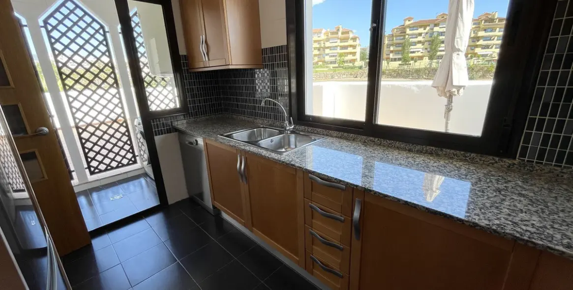 Sale of middle floor apartment in New Golden Mile 19