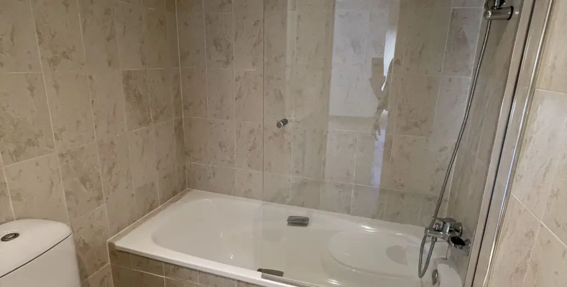 Sale of middle floor apartment in New Golden Mile 21