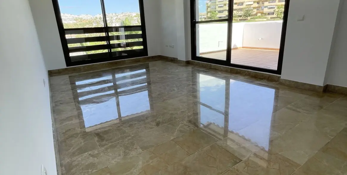 Sale of middle floor apartment in New Golden Mile 22