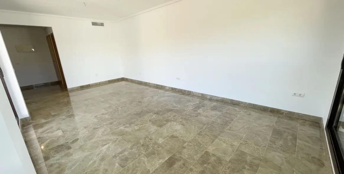 Sale of middle floor apartment in New Golden Mile 32