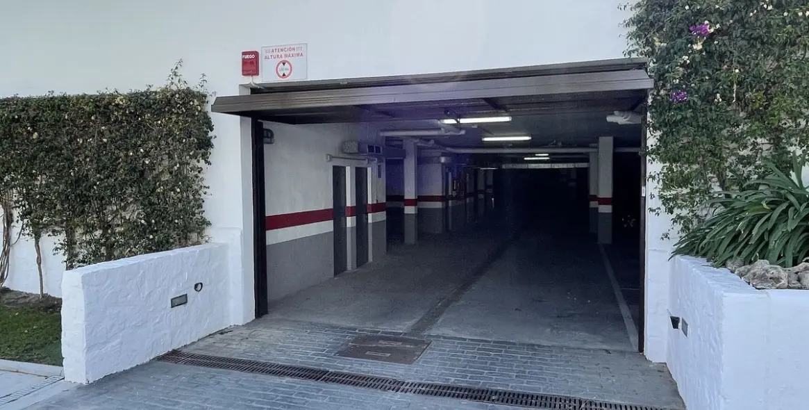 Sale of middle floor apartment in New Golden Mile 38