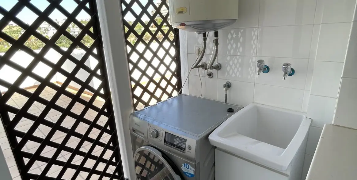 Sale of middle floor apartment in New Golden Mile 41