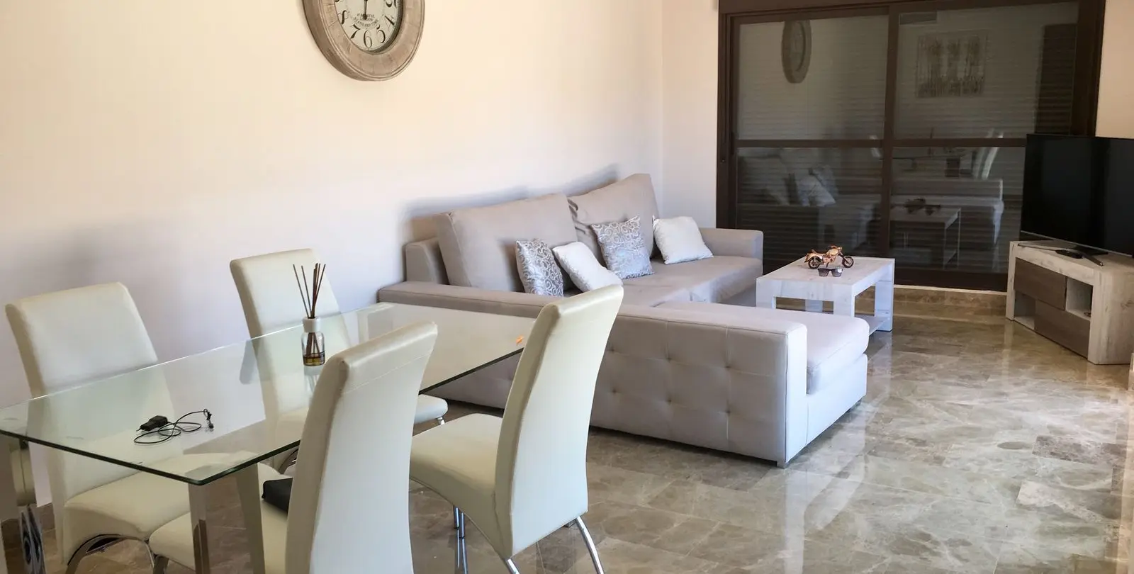 Продажа апартаментов на среднем этаже в New Golden Mile 3