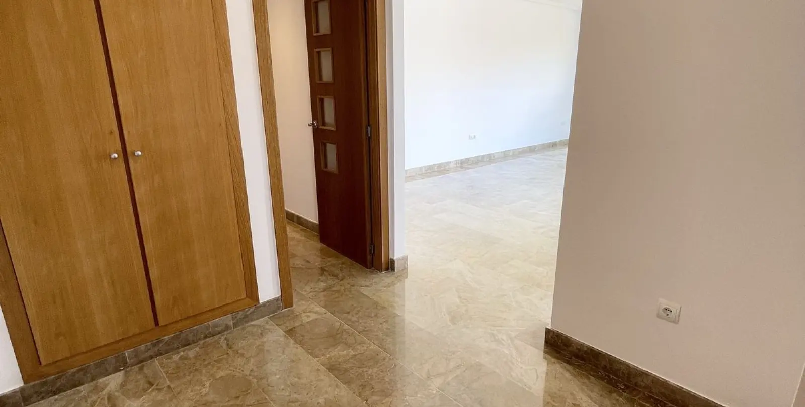 Продажа апартаментов на среднем этаже в New Golden Mile 44