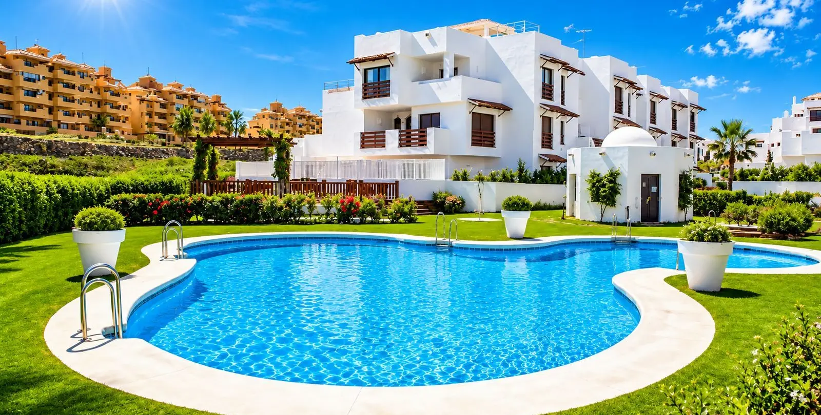 Sale of middle floor apartment in New Golden Mile 3