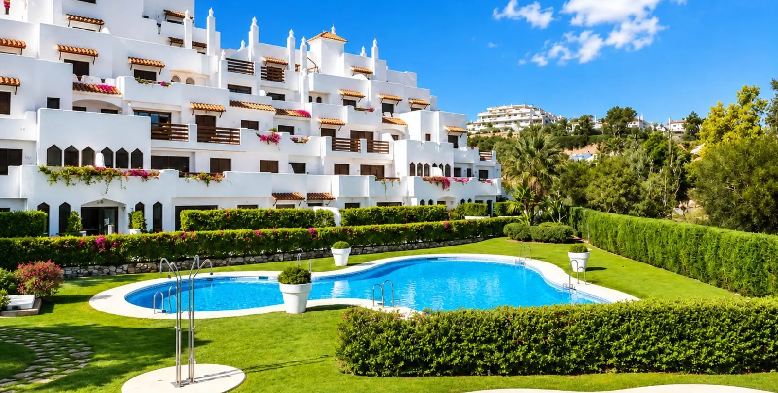 Sale of middle floor apartment in New Golden Mile 7