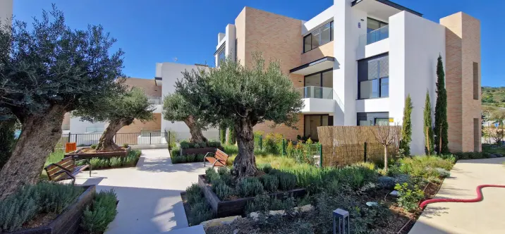Продажа апартаментов на первом этаже в Estepona 0