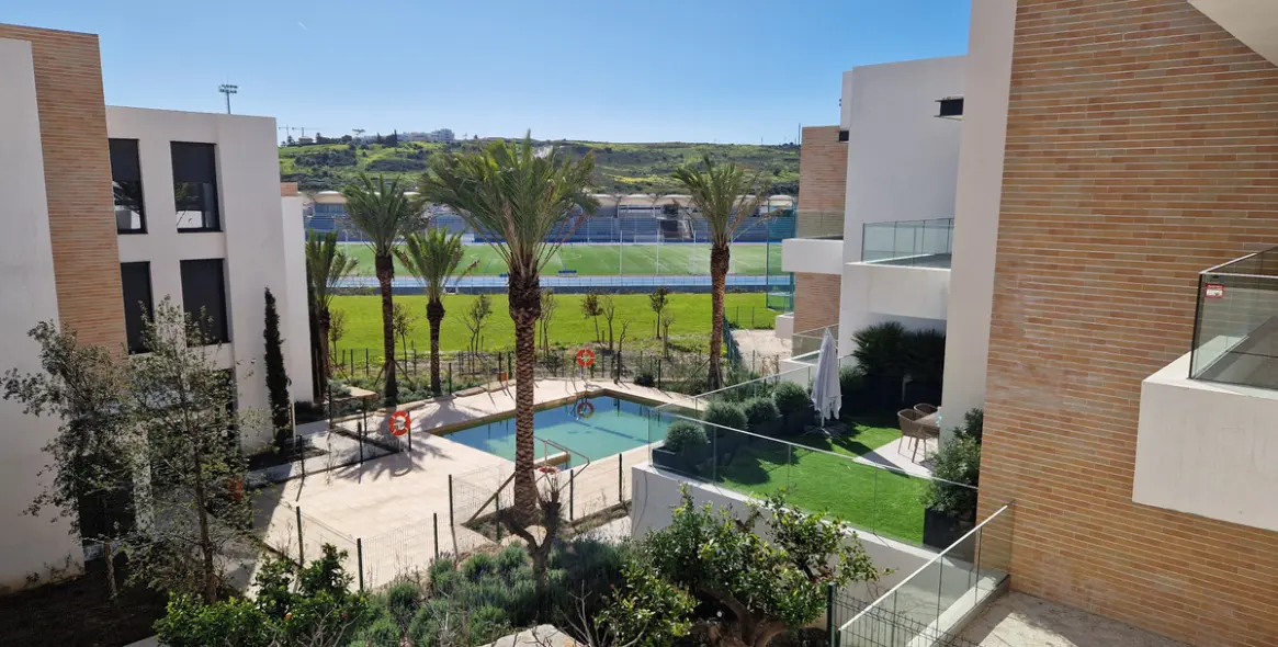 Sale of ground floor apartment in Estepona 2