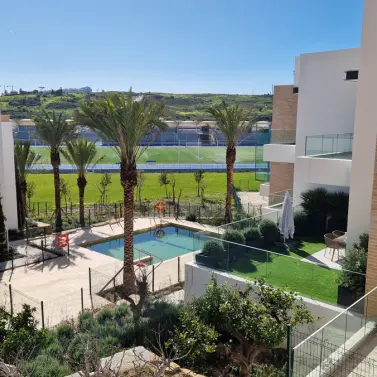 Продажа апартаментов на первом этаже в Estepona