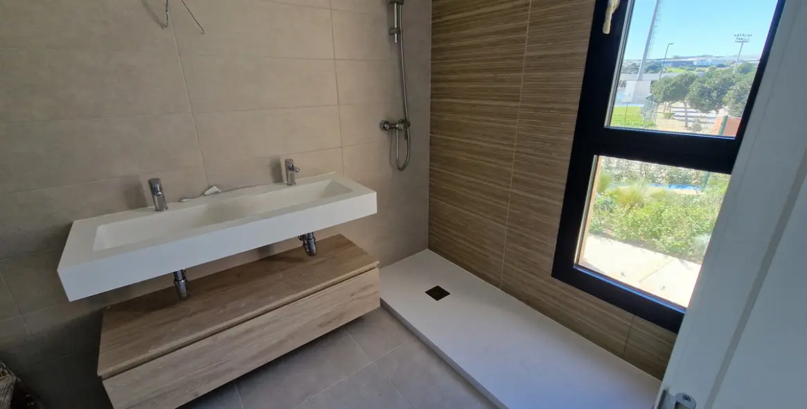 Sale of ground floor apartment in Estepona 11