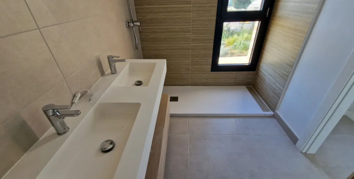 Sale of ground floor apartment in Estepona 12