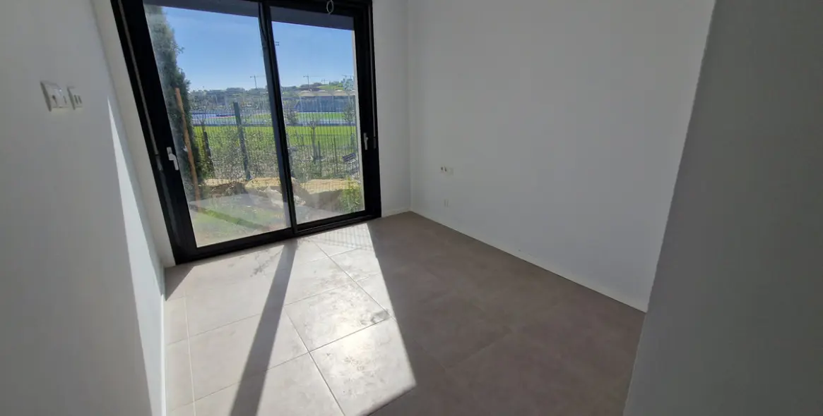 Sale of ground floor apartment in Estepona 13