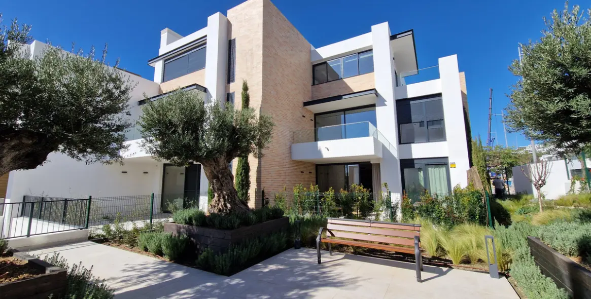 Sale of ground floor apartment in Estepona 19