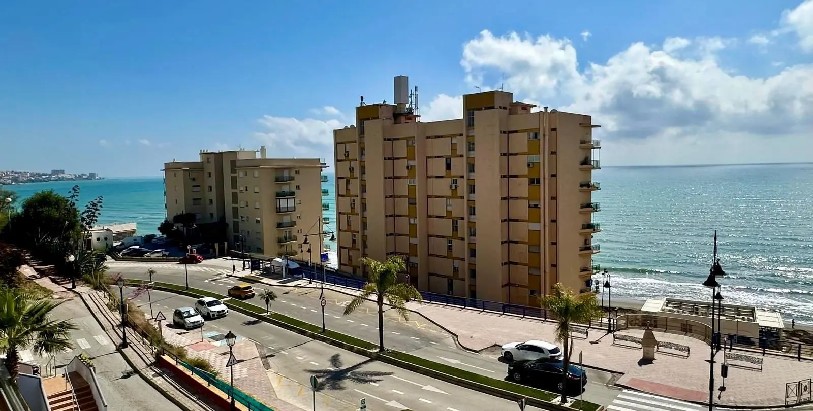 Sale of middle floor apartment in Fuengirola 1