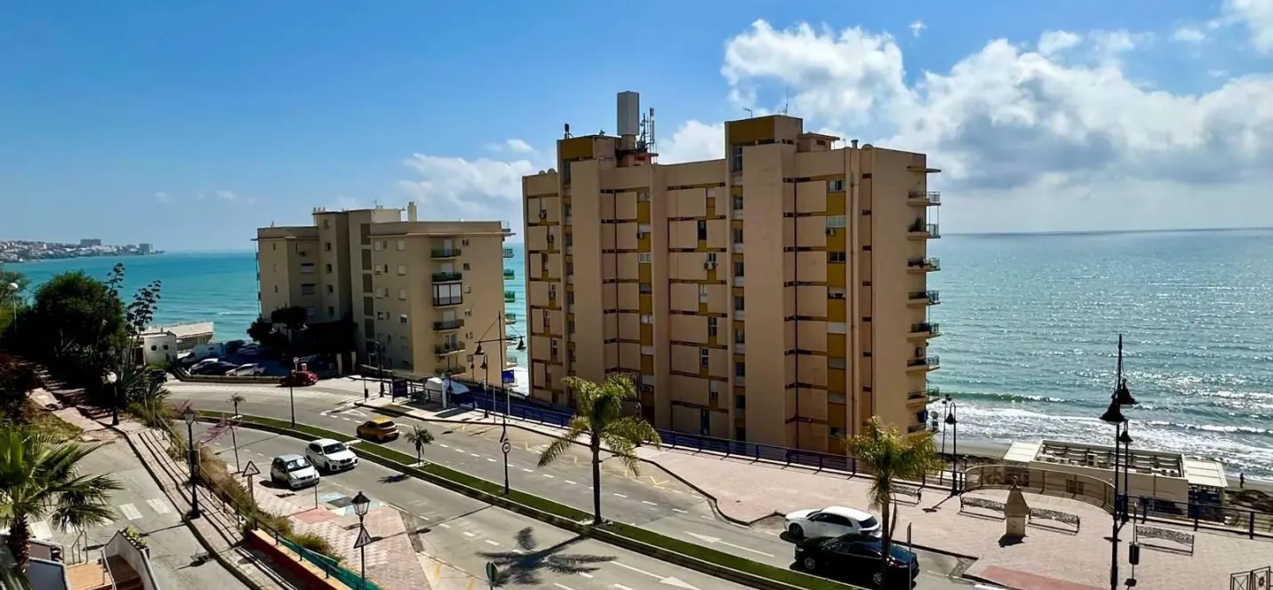 Продажа апартаментов на среднем этаже в Fuengirola 0