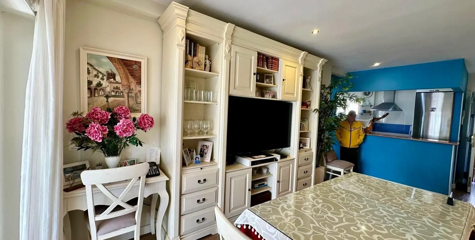 Sale of middle floor apartment in Fuengirola 11