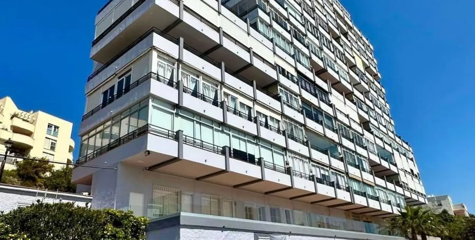 Sale of middle floor apartment in Fuengirola 9