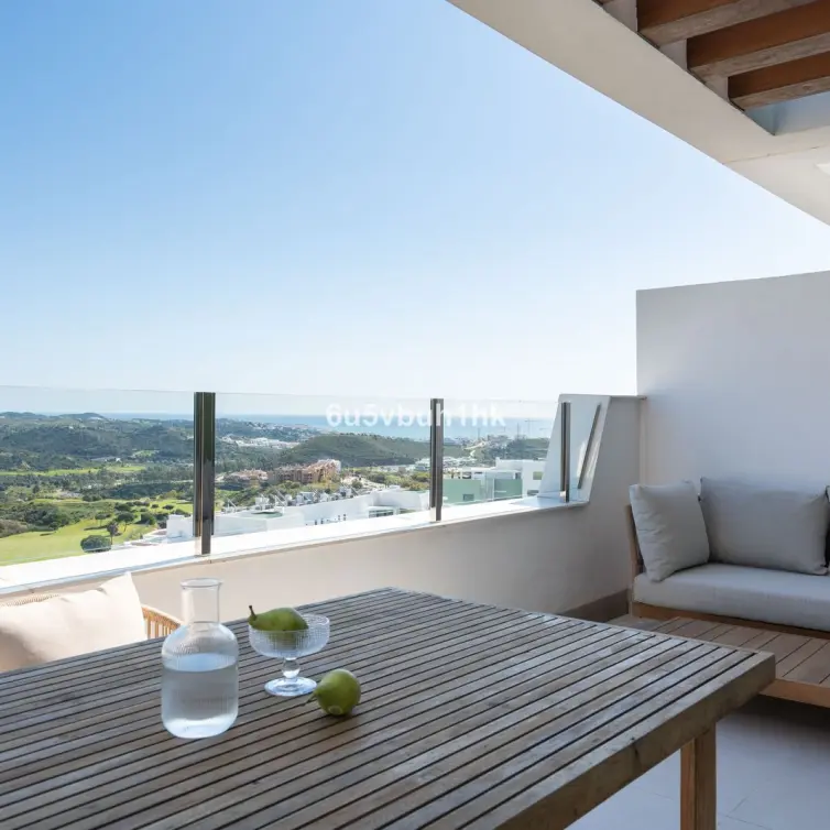 Sale of middle floor apartment in Calanova Golf