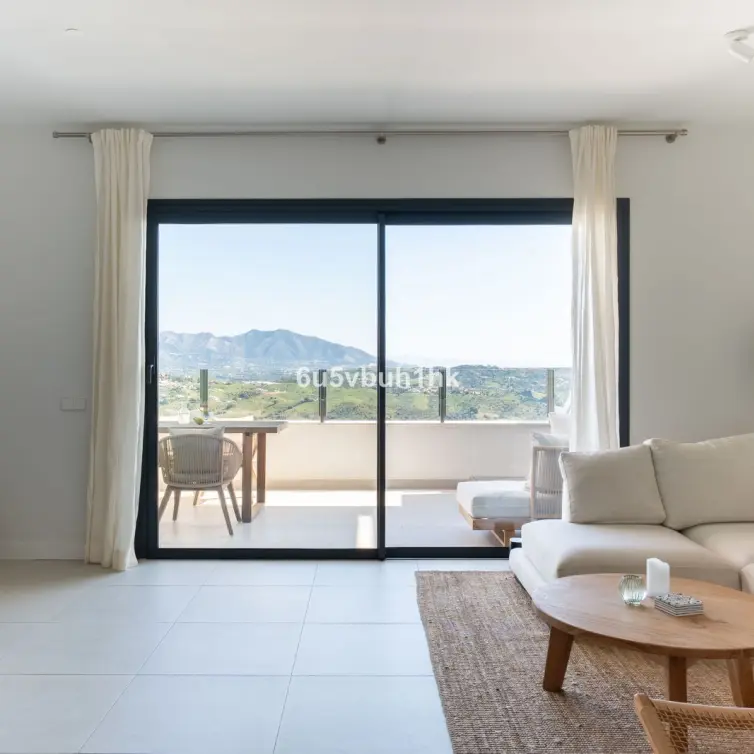 Sale of middle floor apartment in Calanova Golf